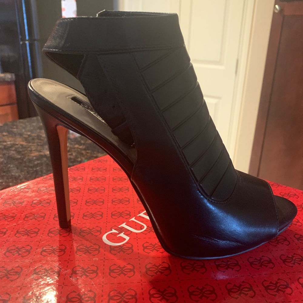 Black Guess Heel Booties *NEW*